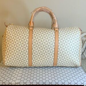 Chic Geometric Pattern Travel Bag in Cream and Tan
